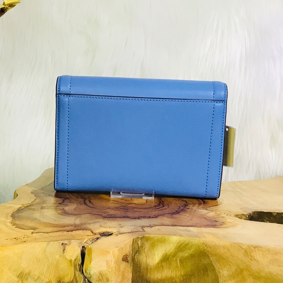 Michael Kors Kinsley Medium Wallet Crossbody Bag - Picture 4 of 8